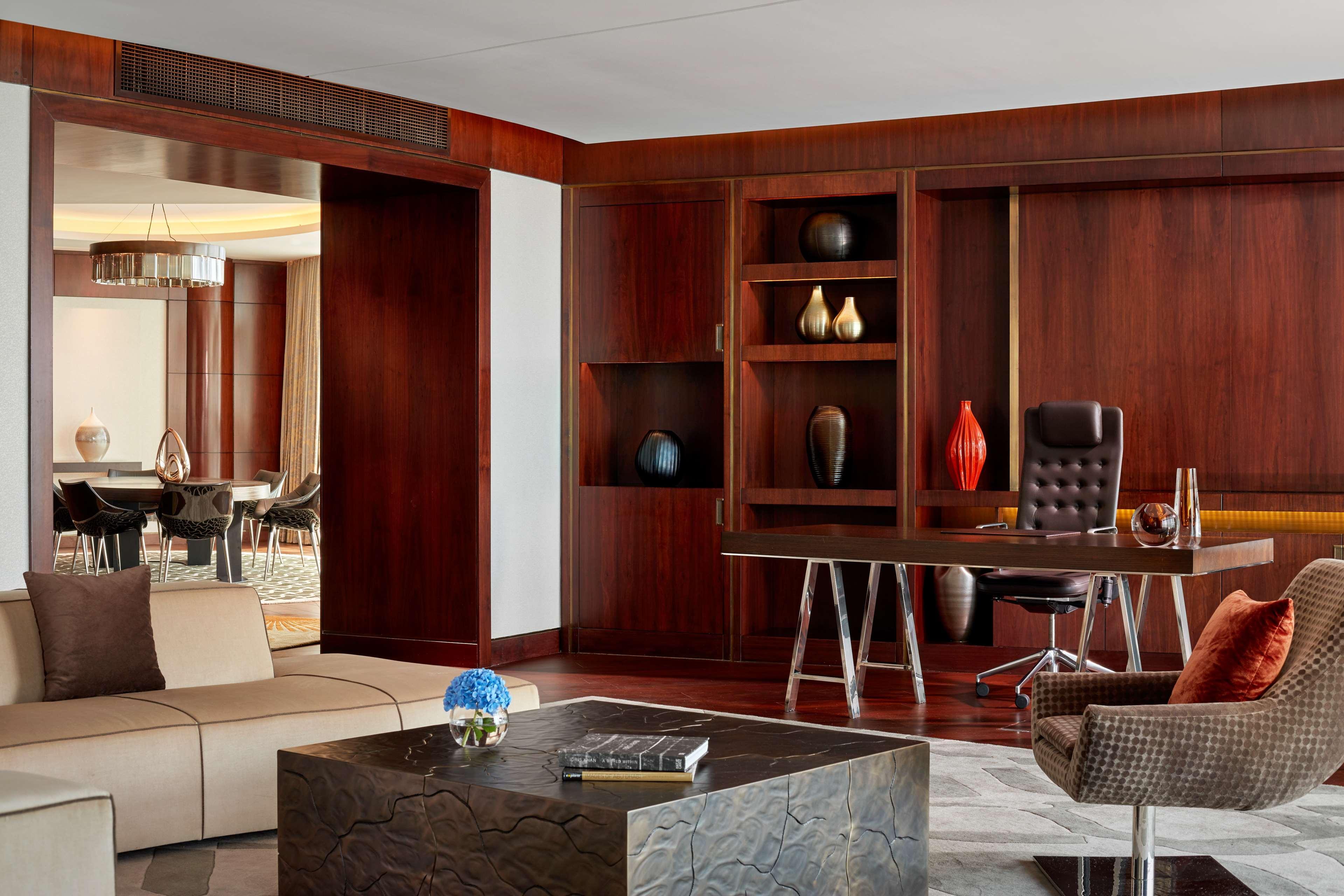 Grand Hyatt Abu Dhabi Hotel & Residences Emirates Pearl Курортный комплекс 5*
